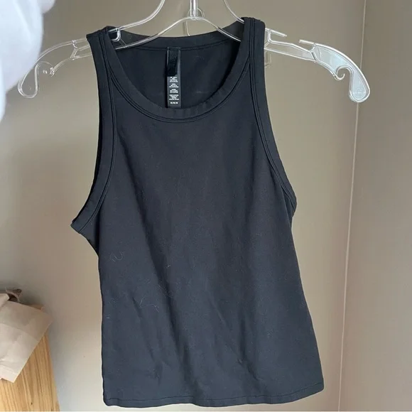 NWOT Skims Crew Neck Tank (size M) - Picture 3 of 3